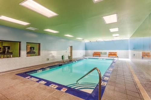 Holiday Inn Express Hauppauge-Long Island, an IHG Hotel