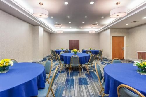 Holiday Inn Express Hauppauge-Long Island, an IHG Hotel