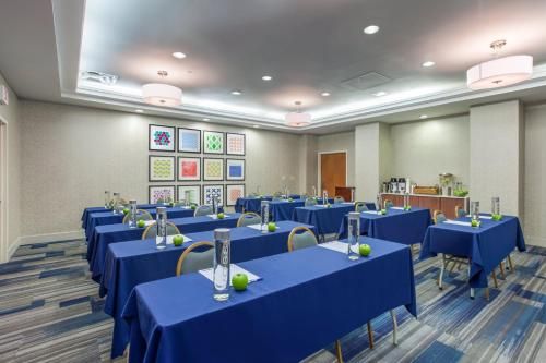 Holiday Inn Express Hauppauge-Long Island, an IHG Hotel