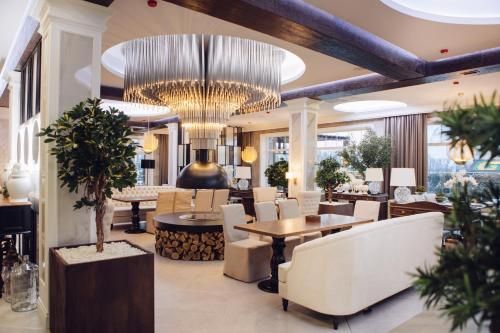 Golden Horse Hotel