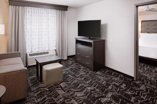 Homewood Suites By Hilton Ronkonkoma