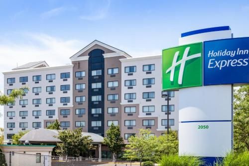 Holiday Inn Express Hauppauge-Long Island, an IHG Hotel