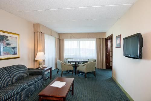 Holiday Inn Express Hauppauge-Long Island, an IHG Hotel