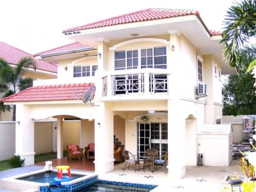 4 bedroom villa private pool central Pattaya 15 min away