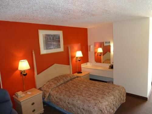 Canterbury Inn & Suites