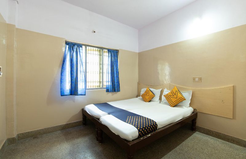 SPOT ON 66235 Samruddhi Lodge