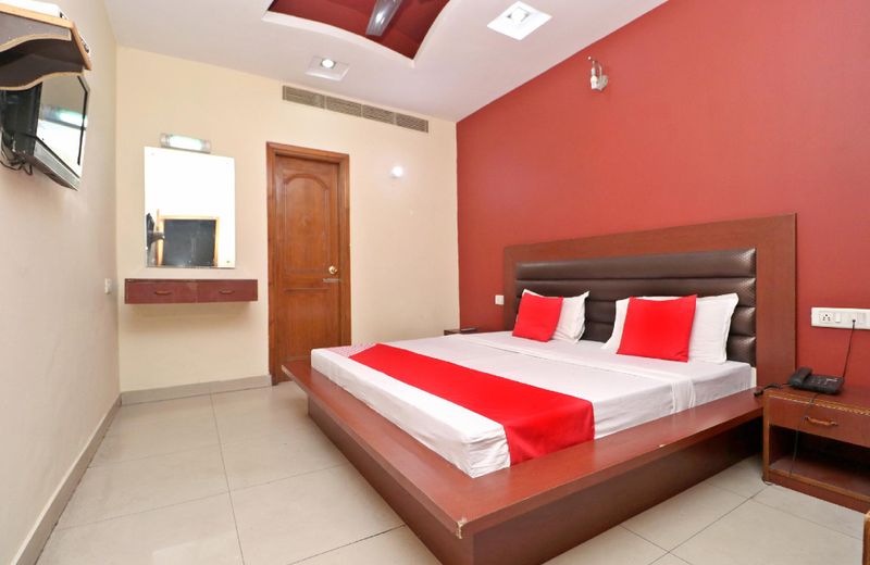 OYO 27012 Hotel Sk Residency