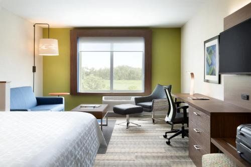 Holiday Inn Express & Suites - Omaha Downtown - Airport, an IHG Hotel