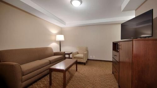 Best Western Pasadena Royale Inn & Suites