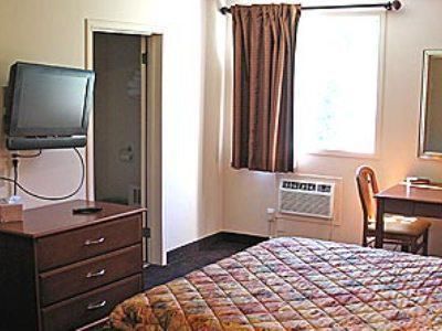 Super 8 by Wyndham Pembroke
