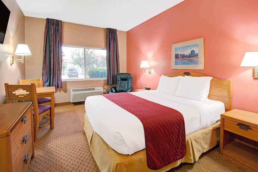 Days Inn & Suites by Wyndham Airport Albuquerque