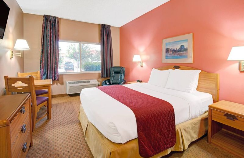 Days Inn & Suites by Wyndham Airport Albuquerque