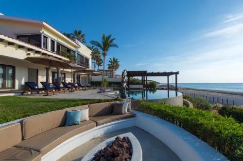 7 BR Beachfront up to 15 people, Villa Delfines