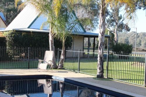 Elinike Guest Cottages