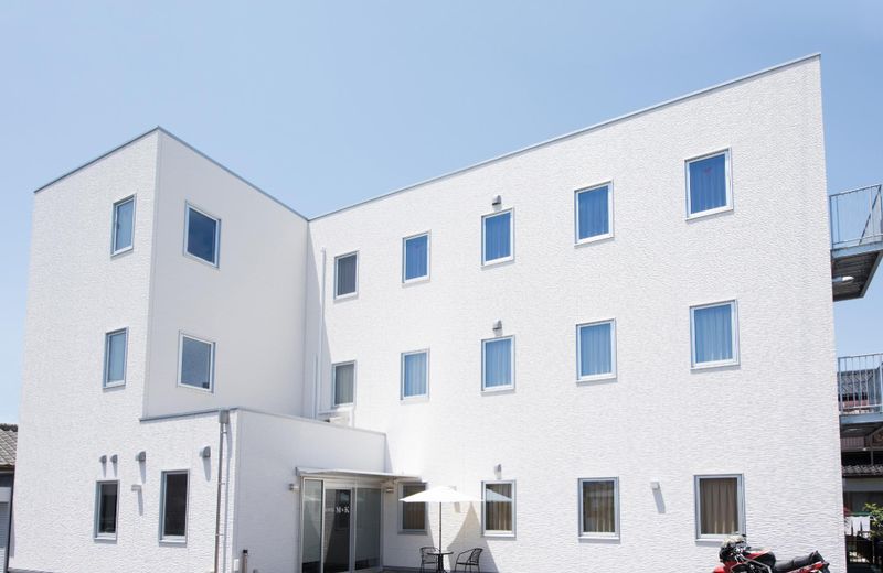 Hotel M & K
