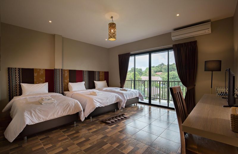 Thanburi Resort