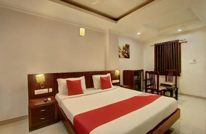 OYO 26743 Emirates Regency