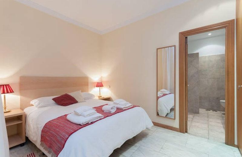 Apartamento de 100 m² en Centro de Madrid, con 2 habitación(es) y 2 baño(s) privado(s)