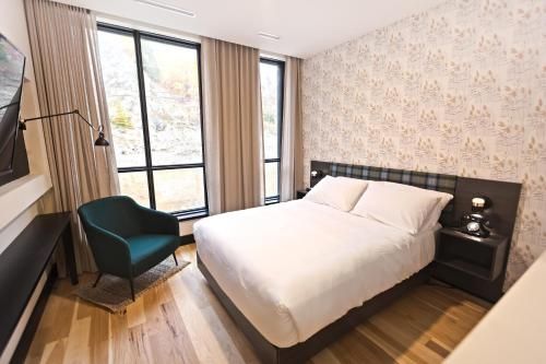 Hew & Draw Hotel