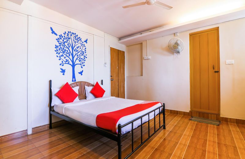 OYO Flagship 805 Hotel Manvins