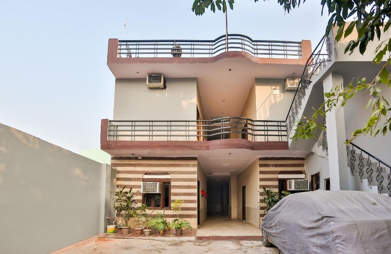 SPOT ON 67517 Om Sai Residency