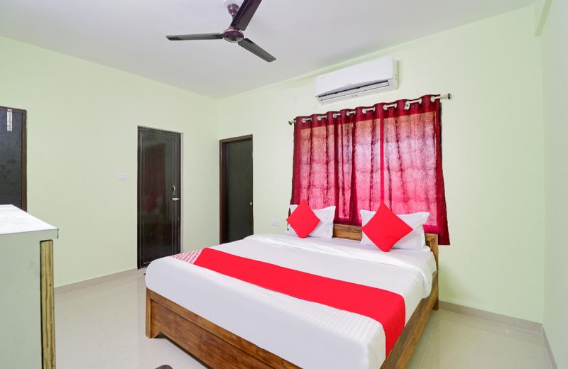 OYO 67612 Sanvi Residency