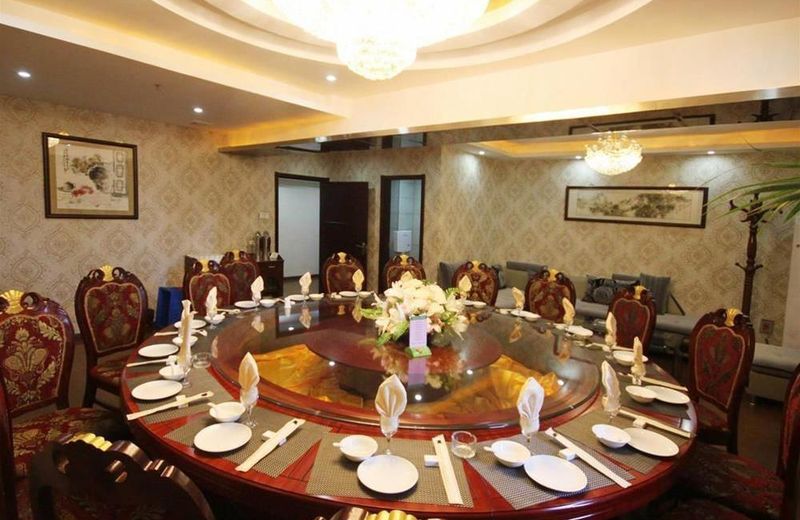 Binjiang Holiday Hotel
