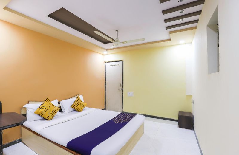 SPOT ON 66277 Hotel Sarovar Guest House