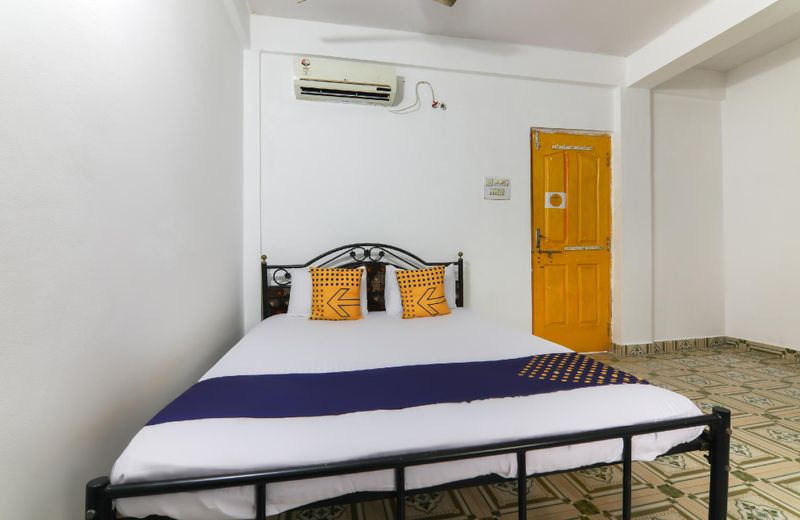 SPOT ON 61339 Swami Samarth Guest House
