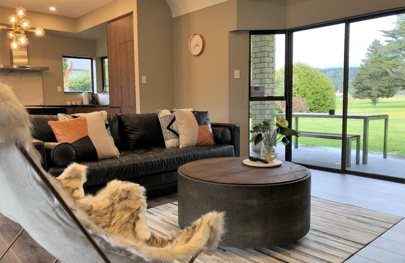 Luxury Golf-Side Lodge with View - K Lodge Rotorua
