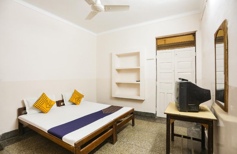 SPOT ON 64751 Shivani Palace