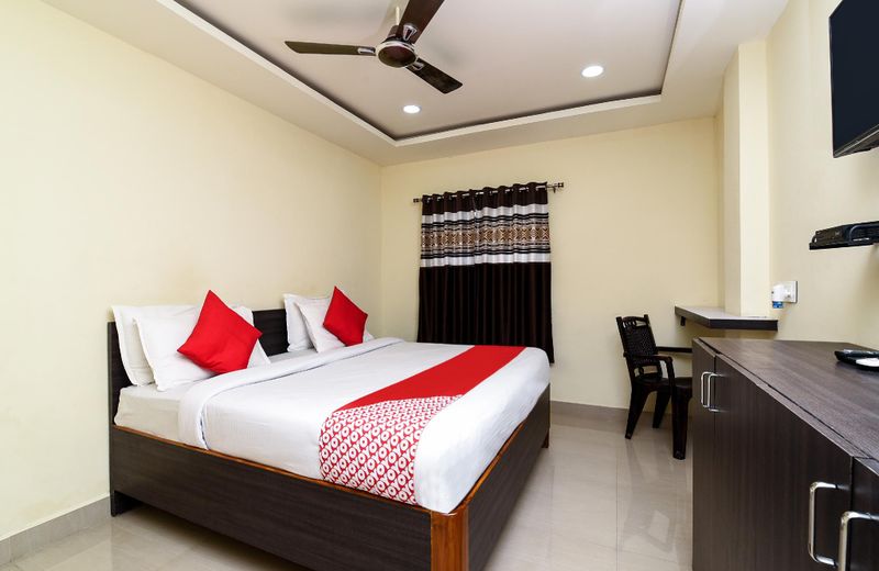 OYO 28367 Akshaya Grand