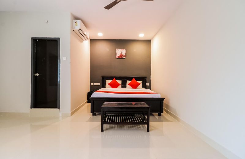 OYO Flagship 22450 Our Palace