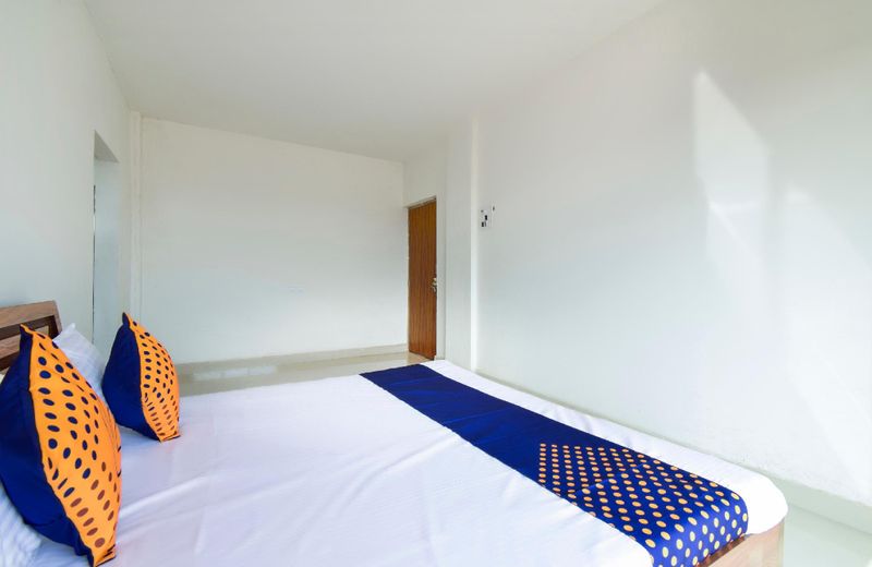 SPOT ON 65405 Hotel Rasoi Park