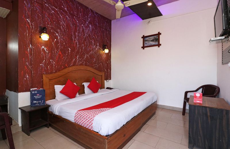 OYO 44398 Hotel Chandel