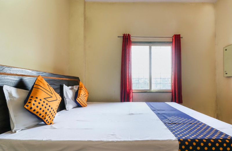 SPOT ON 37864 Royal Stone Hotel