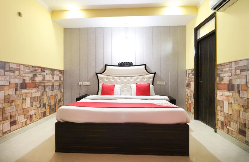 OYO 12966 Hotel Kuber 7