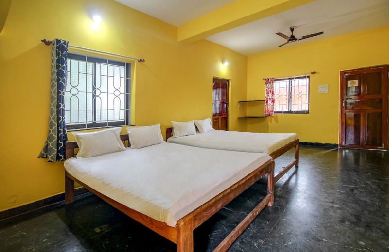 SPOT ON 49060 Radhabai Guest House