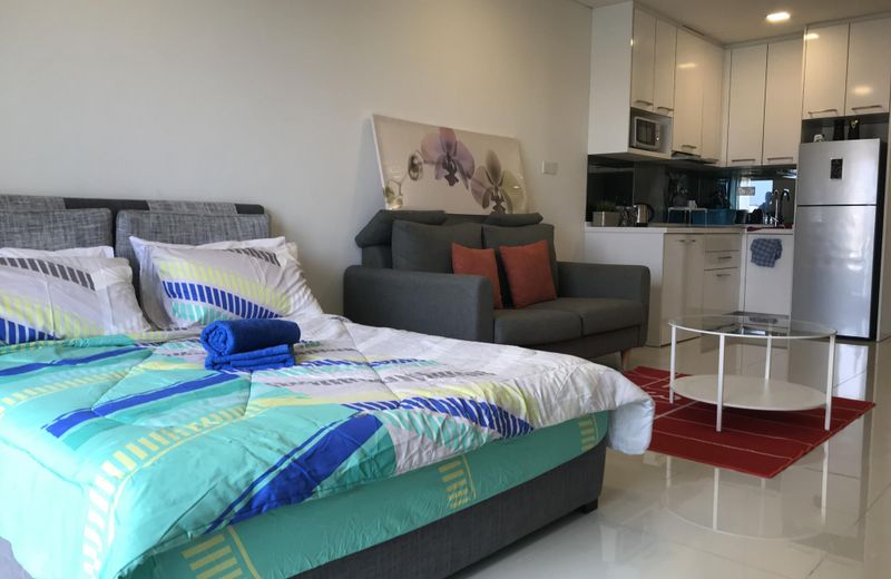 7mins walk KLCC,near Train Stations,4guests