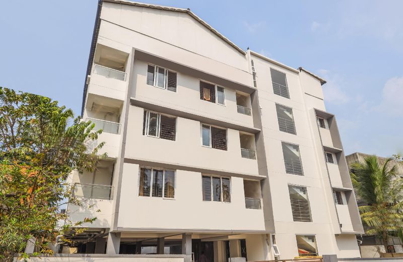 OYO 69052 Crystal Residency