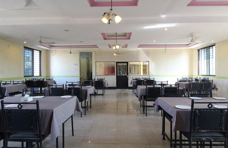 OYO Flagship 39396 Hotel Mayur