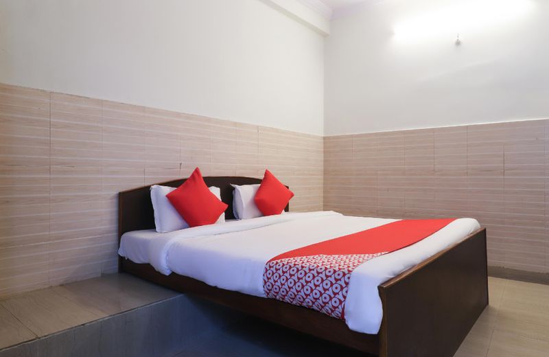 OYO 62288 Hotel Sapna