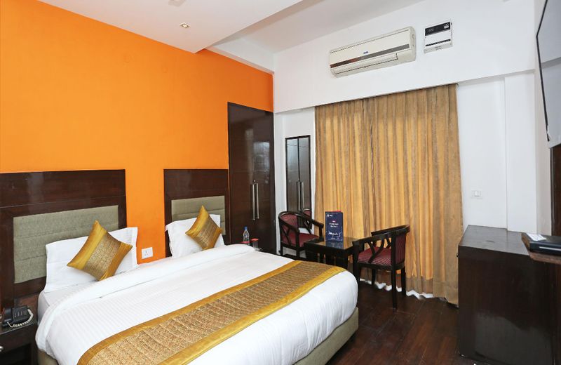 OYO 11656 Singh Suites