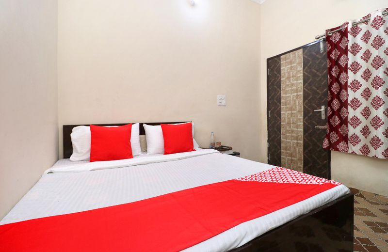 OYO 24992 Shiv House