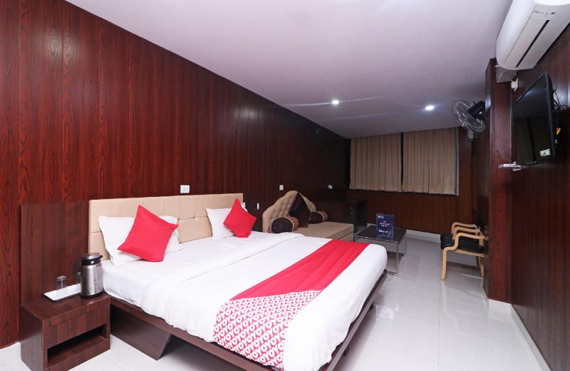OYO 24608 Sanjay Galaxy Premium