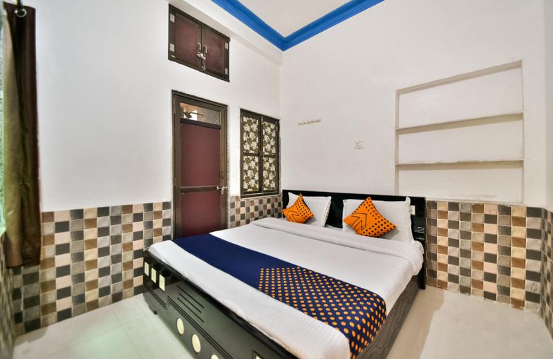 SPOT ON 69081 Sanvi Lodge