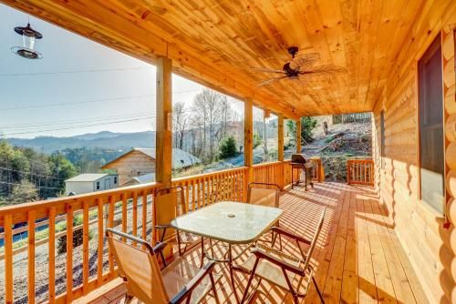 4 Bed 3 Bath Vacation home in Bryson City