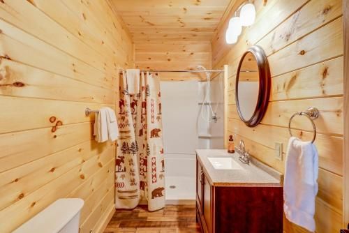 4 Bed 3 Bath Vacation home in Bryson City