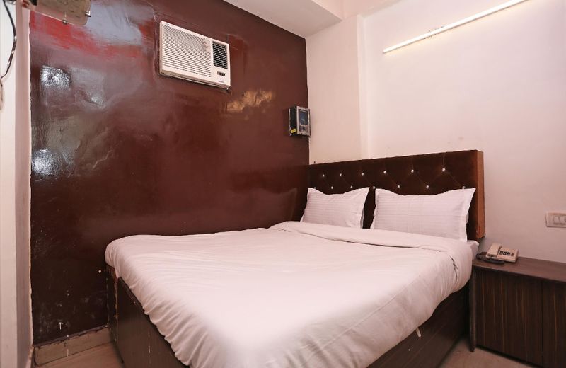 SPOT ON 39685 Hotel Shubham