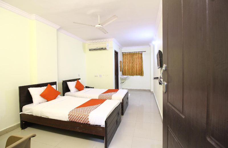 OYO 27664 Hotel Nawab's